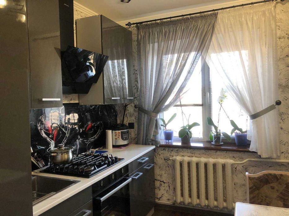 Продам 2 к квартиру в Стрижавці біля АТБ 51,1кв.м. 6828