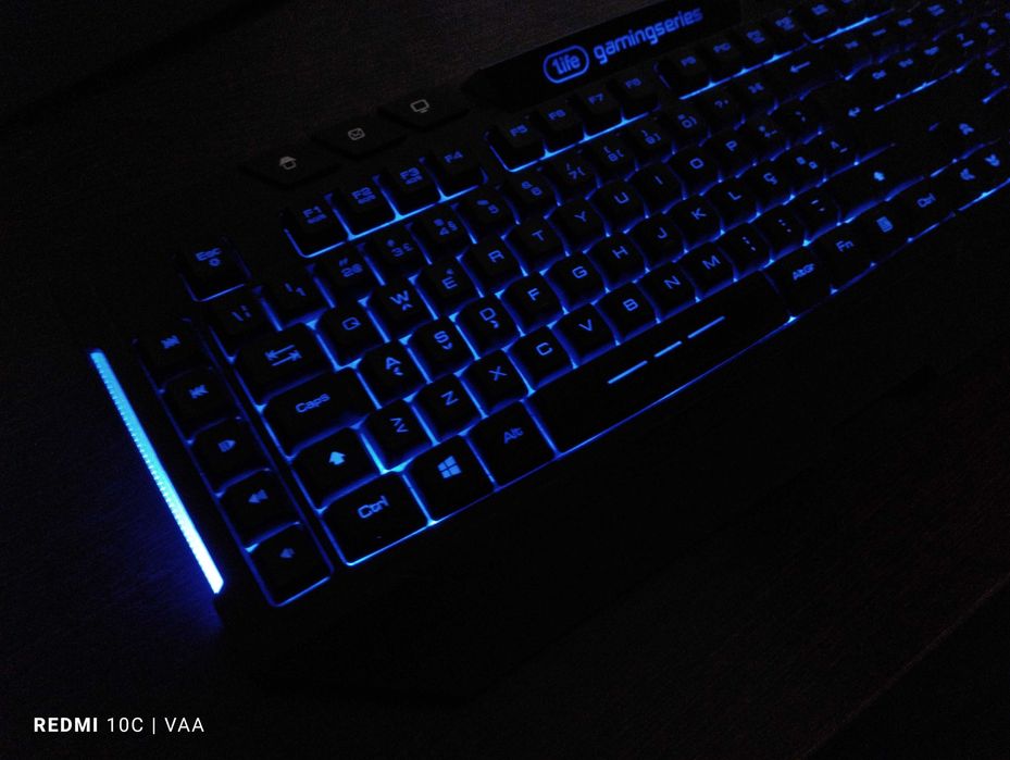 Used gaming keyboard with lights working perfectly. 1Life Swift64553060958723123