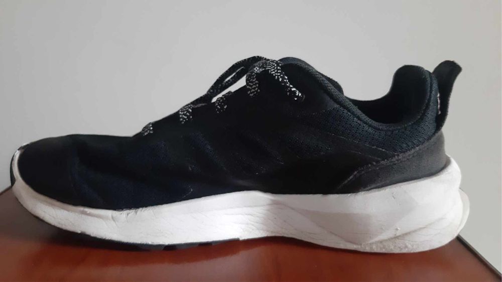 Кросівки фірмові