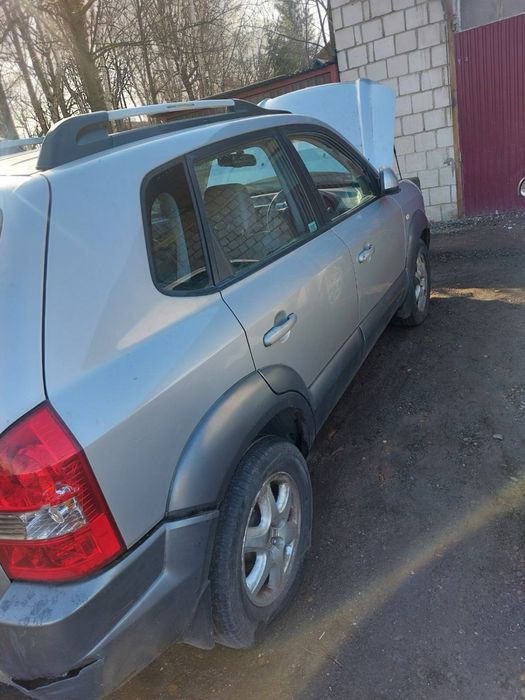 Розборка hyundai tucson капот бампер 2.0д 4wD 2004-2010