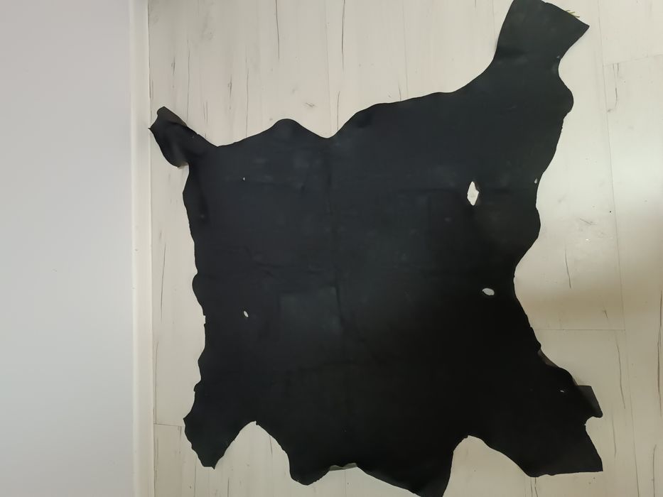 Naturalna skóra cielęca w kolorze czarnym lico i zamsz