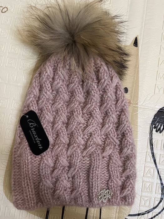 Жіноча зимова шапка з натуральним хутром