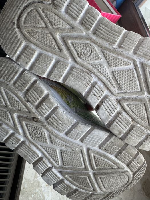 Sprzedam buciki swiecace