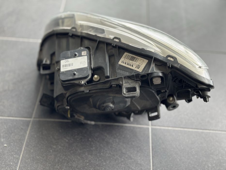 Farol direito Volvo V60