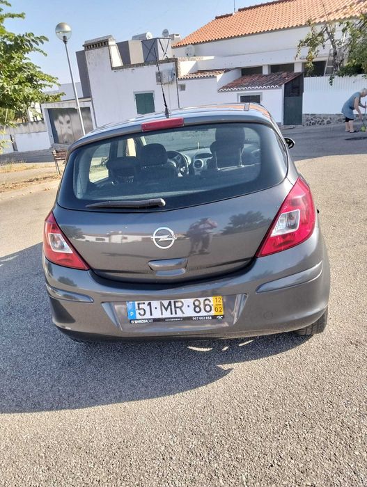 Opel corsa disponível em excelente estado
