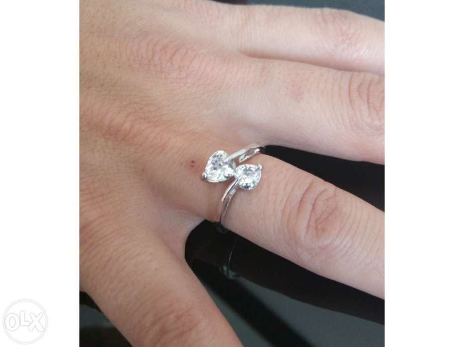 Anél Solitário em Ouro Branco Laminado - corações