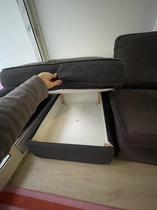 Sofá + repousa pés com arrumaçao