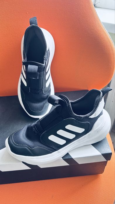 Кросівки adidas 33