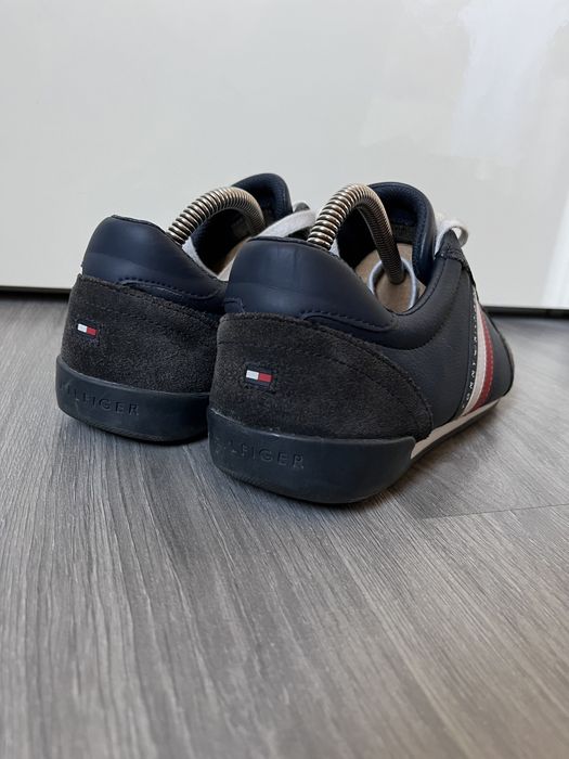 Шкіряні кросовки Tommy Hilfiger розмір 40