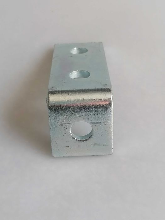 Kątownik montażowy 90° do profili 41 mm