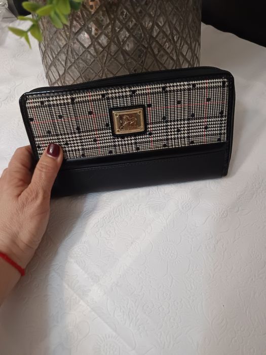Porta moedas da Cavalinho.em muito bom estado.