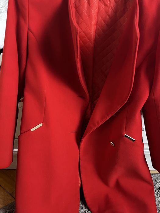 Пальто червоне розмір 40