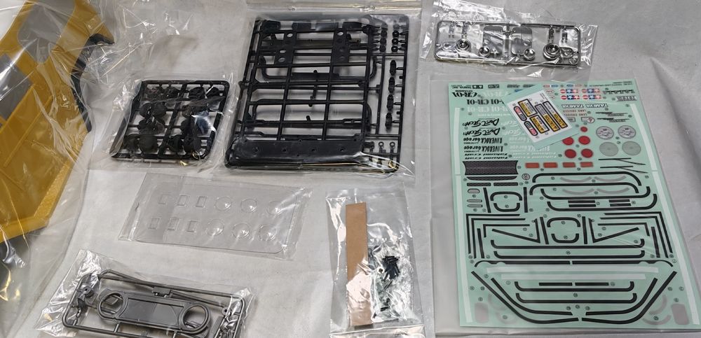 Tamiya Land Cruiser body 1/10 - pintado de fàbrica.Novo ainda embalado