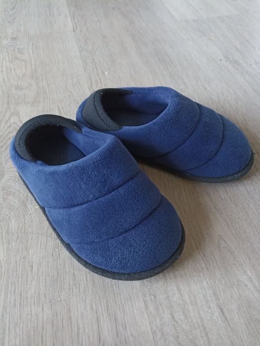 Теплі і зручні тапочки для сада, дома,р.27, уст.17см,б/в чуд стан