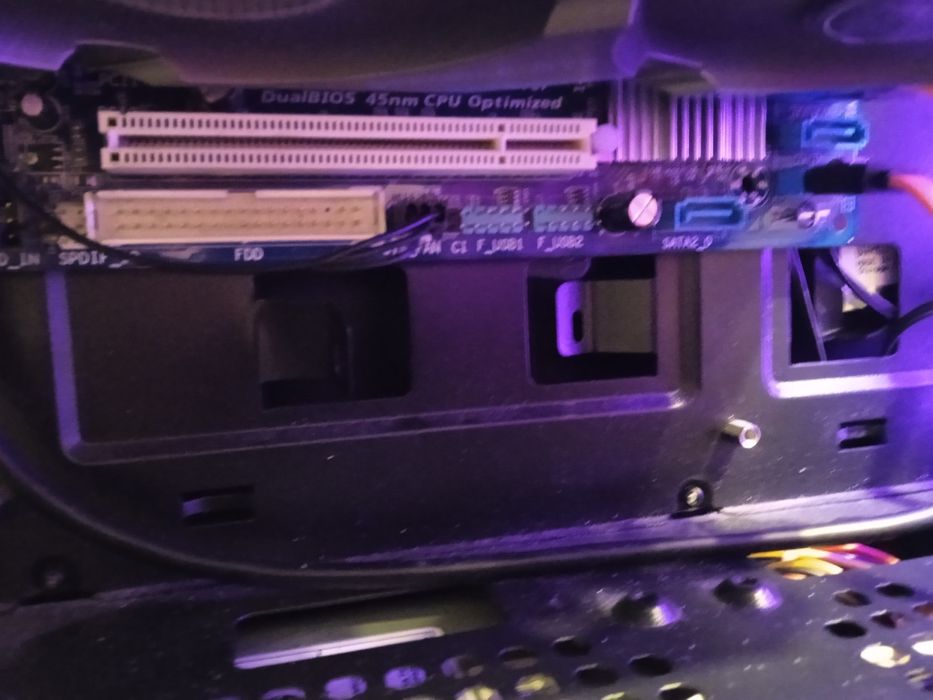 2 płyty główne plus chłodzenia ramy procesory