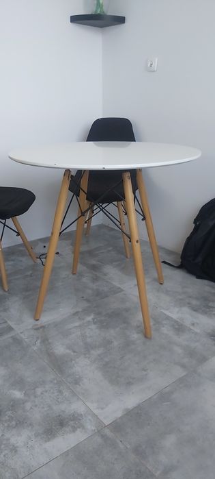 Sprzedam stół plus (krzesła)