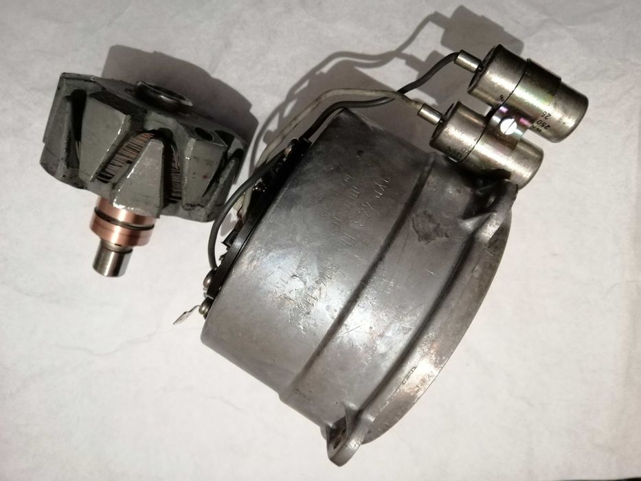 №60.ХОРОШИЙ-Генератор 12 вольт ЯВА/JAWA 638 Made in Czechoslovakia.