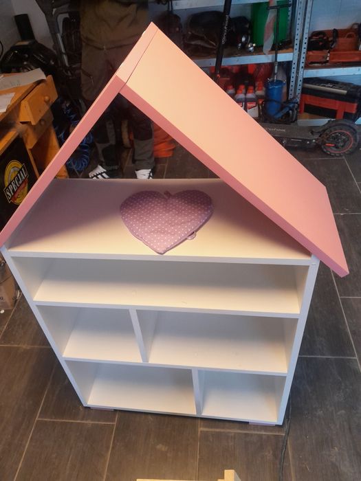 Szafka dla dziewczynki.