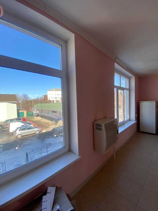 Продам приміщення смт Володарка