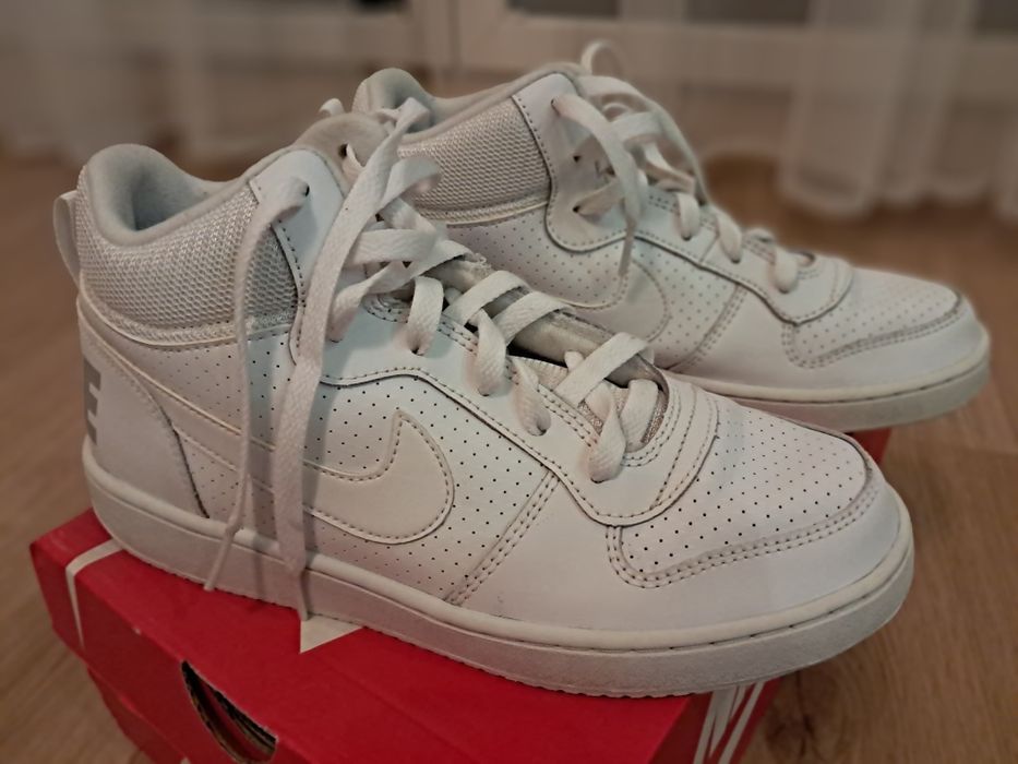 Buty Nike Court Borough Mid (GS) r. 40