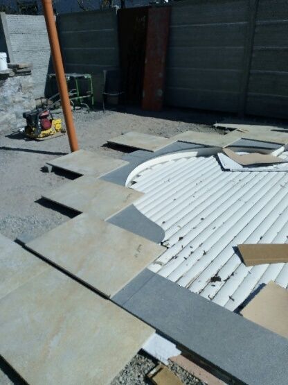 Obróbka w płytkach baseny