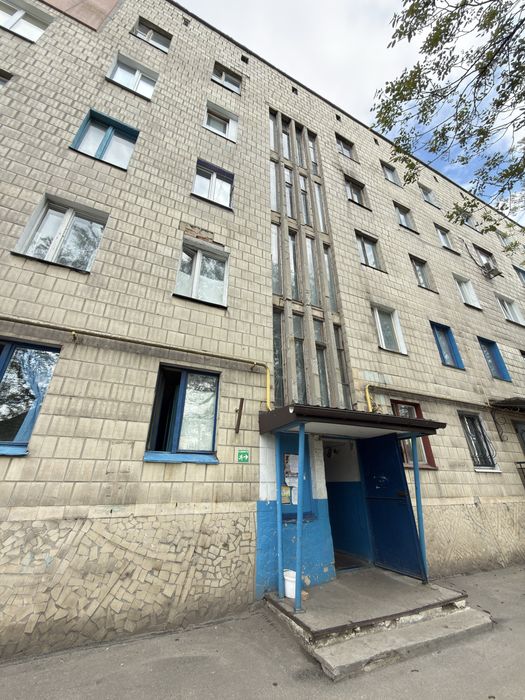 Продаж 2-х кімнат в гуртожитку вул. Кременчуцька