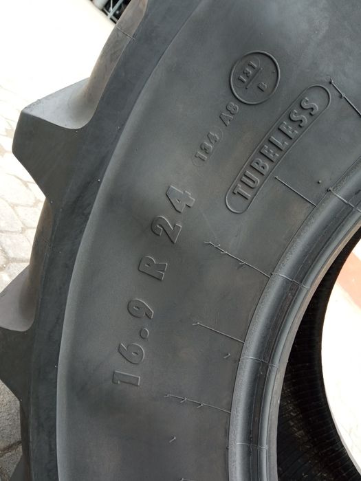 Opona 16.9 R24 134A8 Barum TZ R3