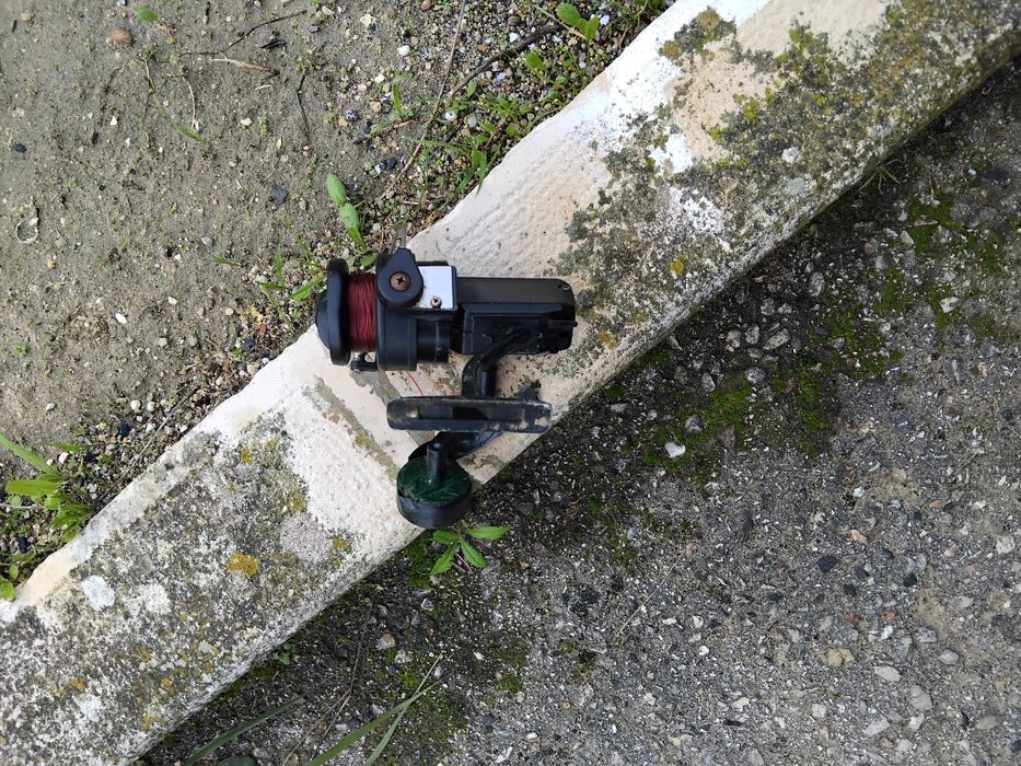 8 Carretos e 3 canas de pesca