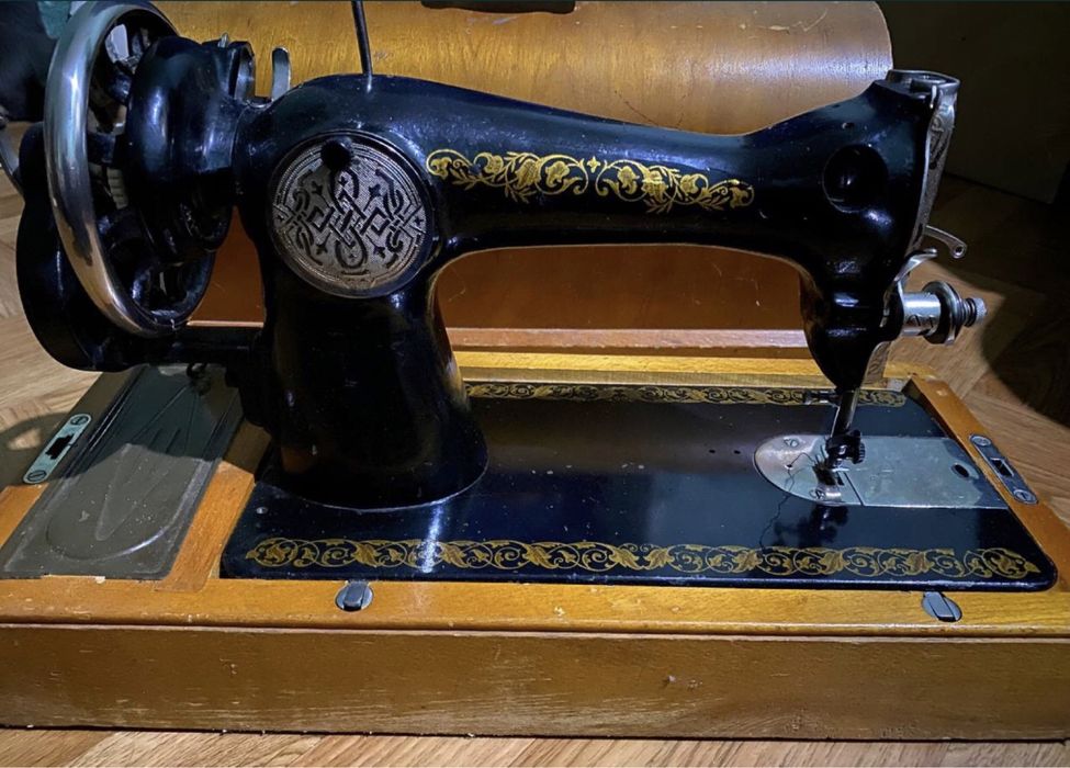 Швейная машинка «Подолка»