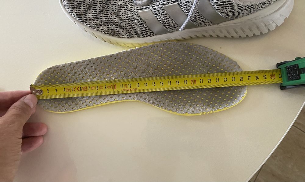 Buty adidasa rozmiar 42 EU rizmiar wkladki 26,5 cm