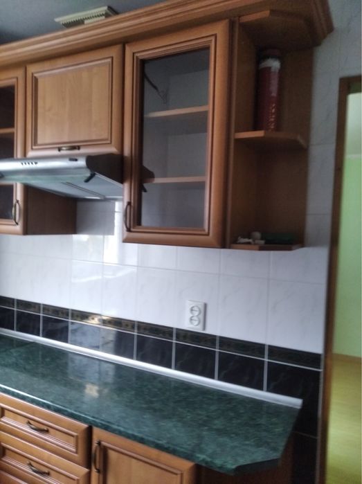 Кутова кухня, стіл