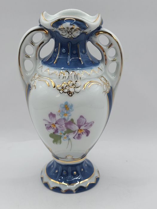 Porcelanowy wazonik Royal Dux