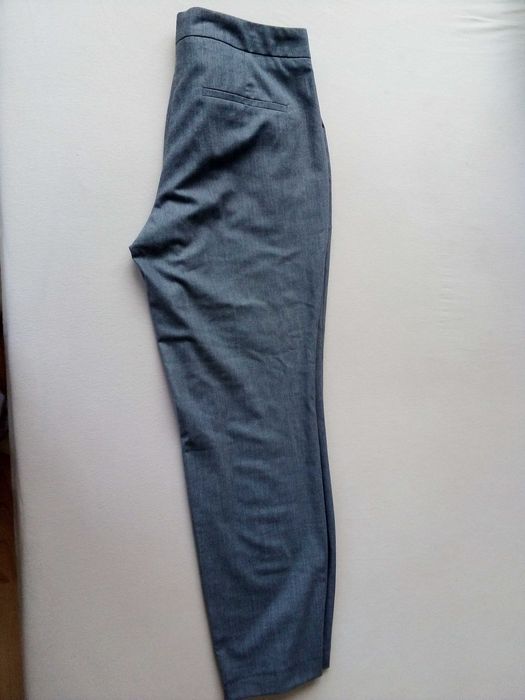 Eleganckie spodnie biznesowe Mohito