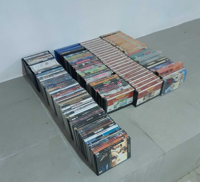 Lote CD/DVD/VHS (205 unidades)