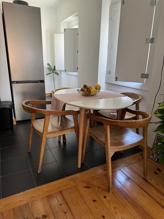 Mesa extensivel + 5 cadeiras