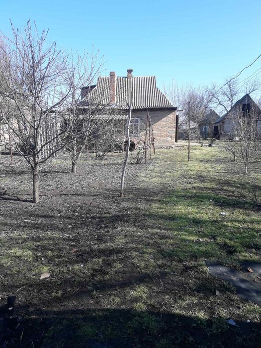 Продам дім біля річки.