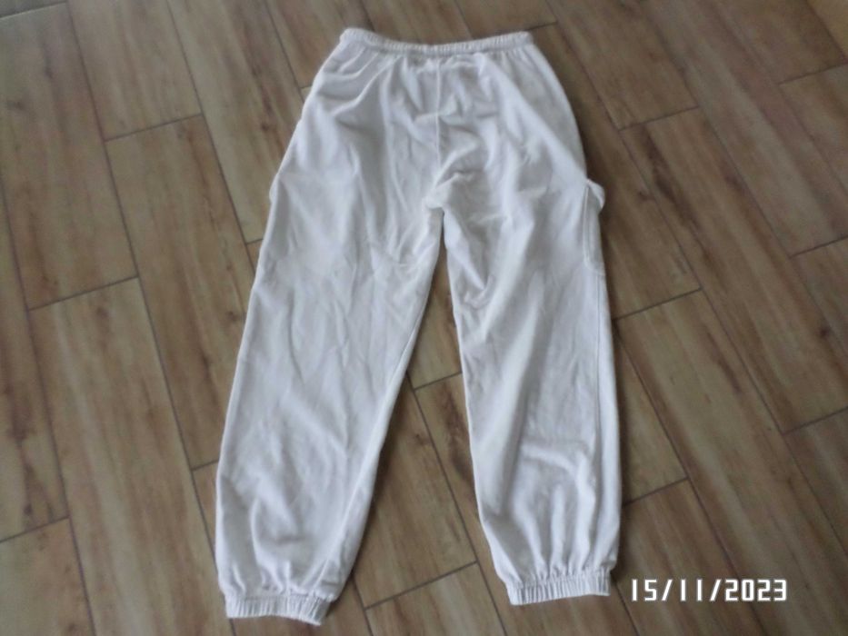 Firmowe spodnie dresowe -Bershka -XL-jogger