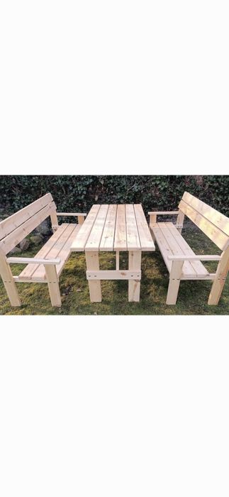 Stół ogrodowy drewniany