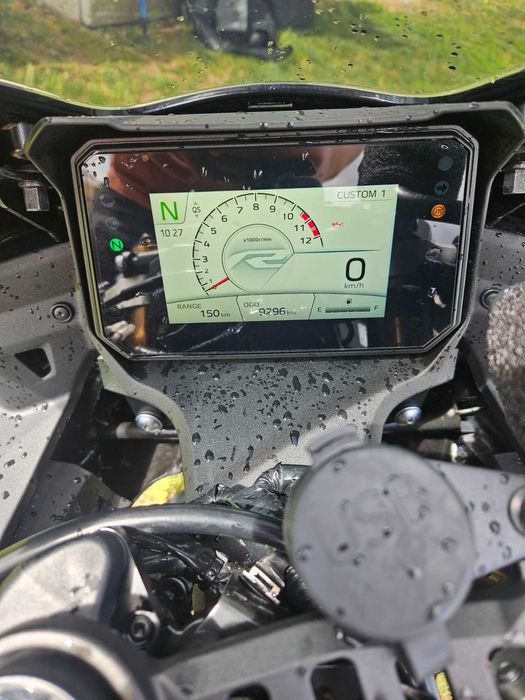 Yamaha R9 2025 — 9.300km — Akrapovic Linha Completa — Como Nova