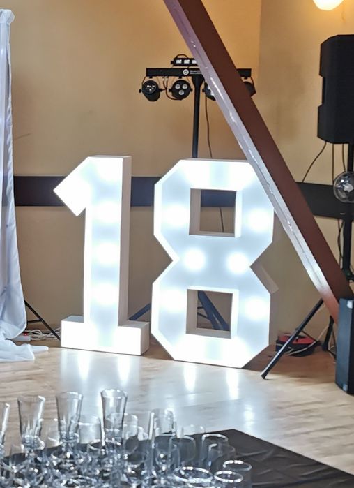 Cyfra LED na 18 urodziny