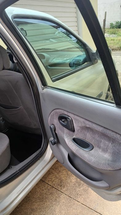 Carro Renault Clio ano 2000
