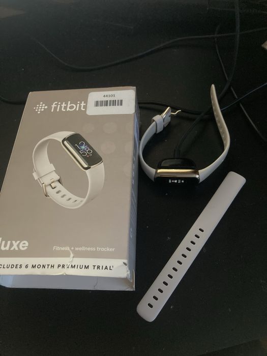 Фітнес-браслет Fitbit Luxe Lunar White