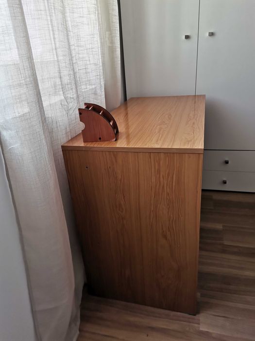 Secretária de quarto