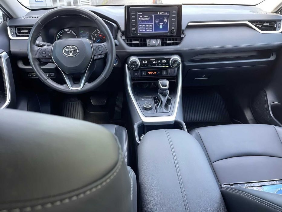 Toyota RAV4      2022