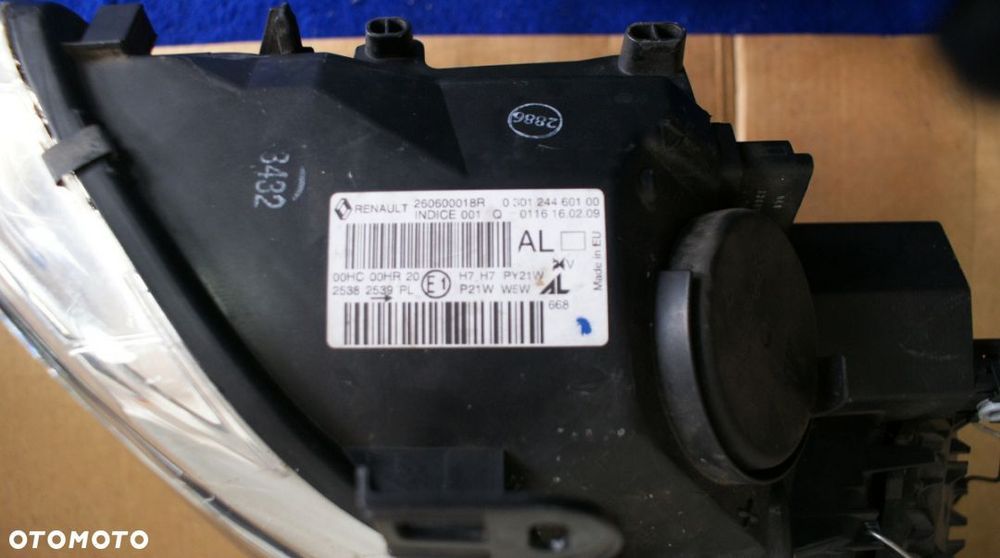 Lampa lewa prawa reflektor Renault Megane stan bdb 2008-2012