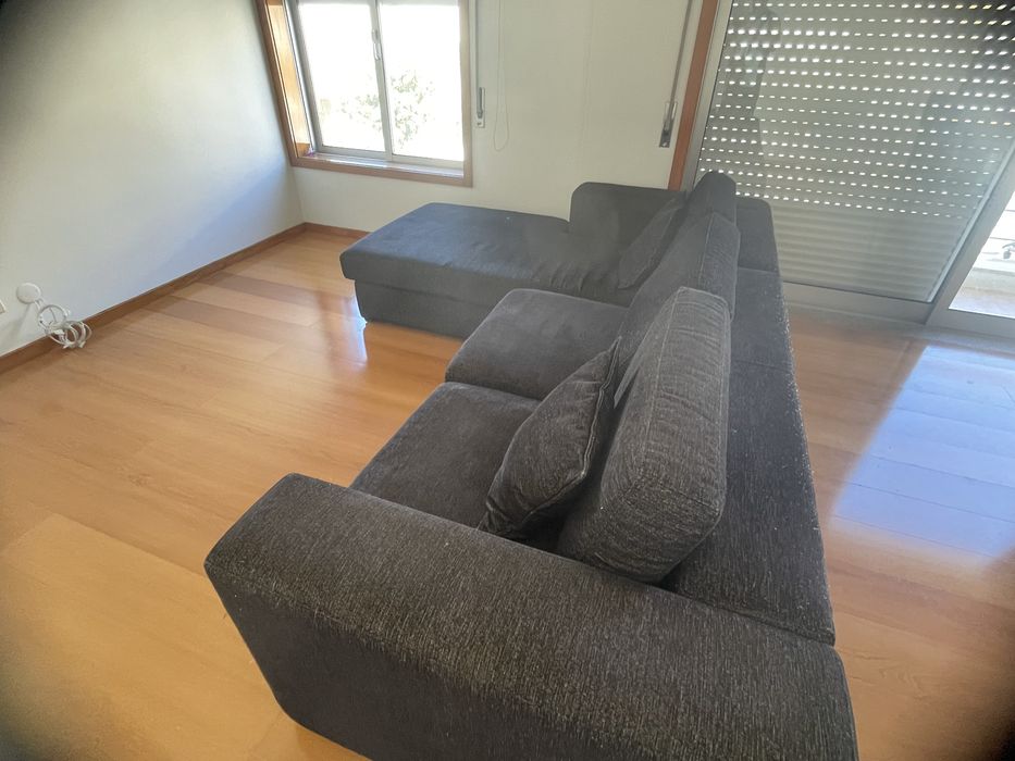 Vendo mesa extensivel e cadeiras, espelho  e sofá