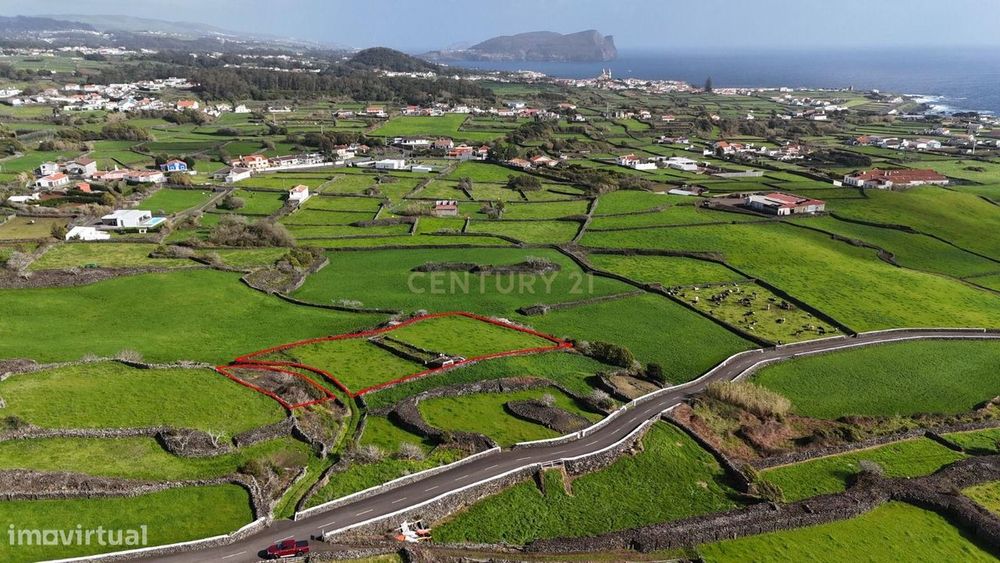 Terreno com Vista Mar e com possibilidade de construir uma adega
