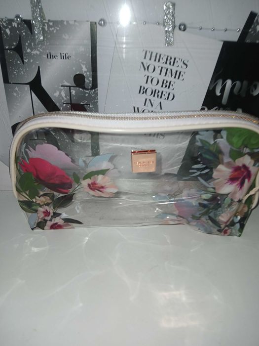Nowa kosmetyczka Ted Baker kwiaty