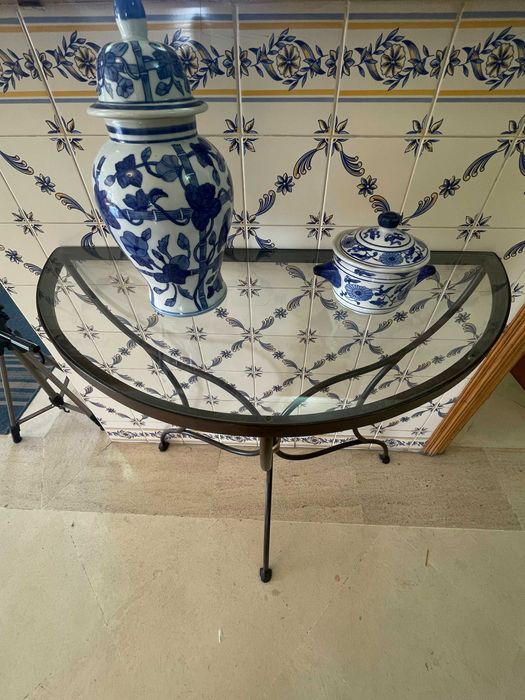 Mesa com tampo de vidro e ferro 92 x 43 x 85 altura