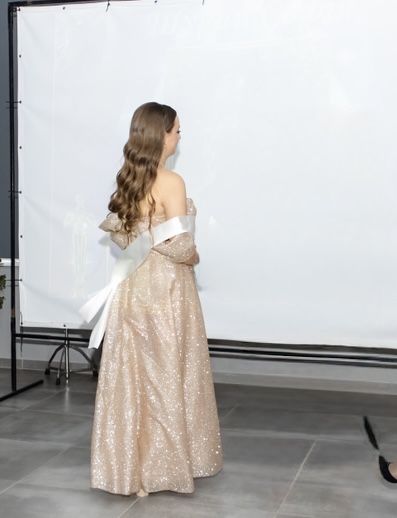 Випускна золота сукня!